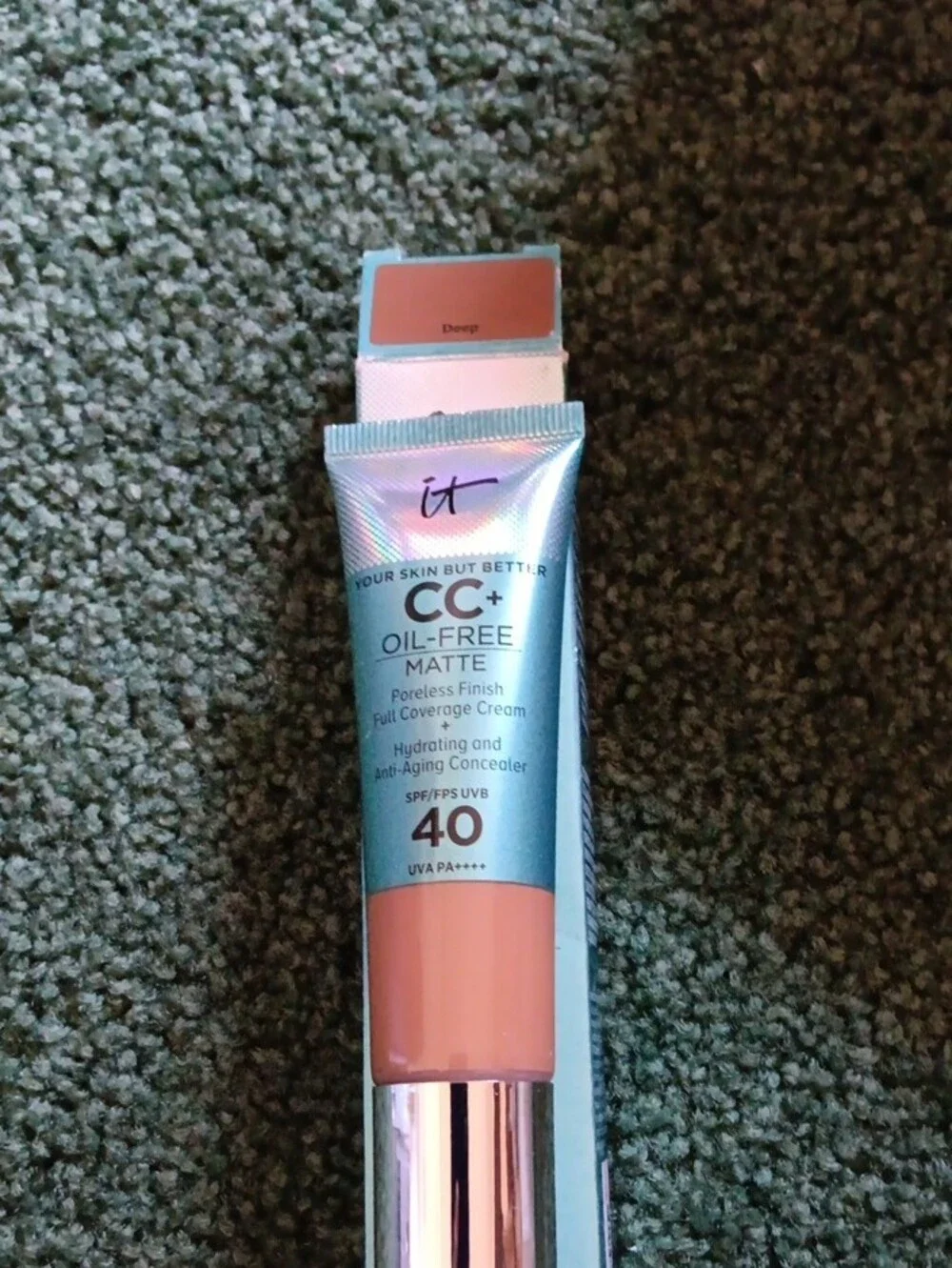 it cosmetics CC+ Oil-Free Matte Cream - Color Deep. 1.08oz
